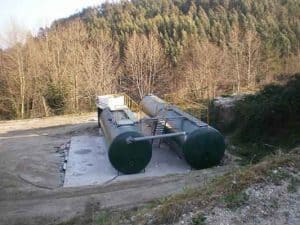 Equipamento de monitorização hidrogeológica no campo.
